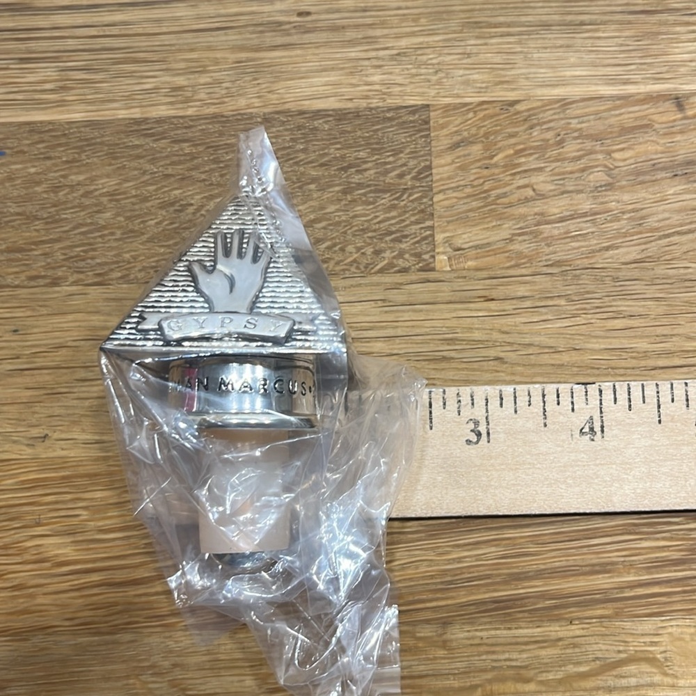 NEW Neiman Marcus 2002 Silver Tone Pyramid Bottle Stopper in Black Velvet Box - Picture 9 of 16